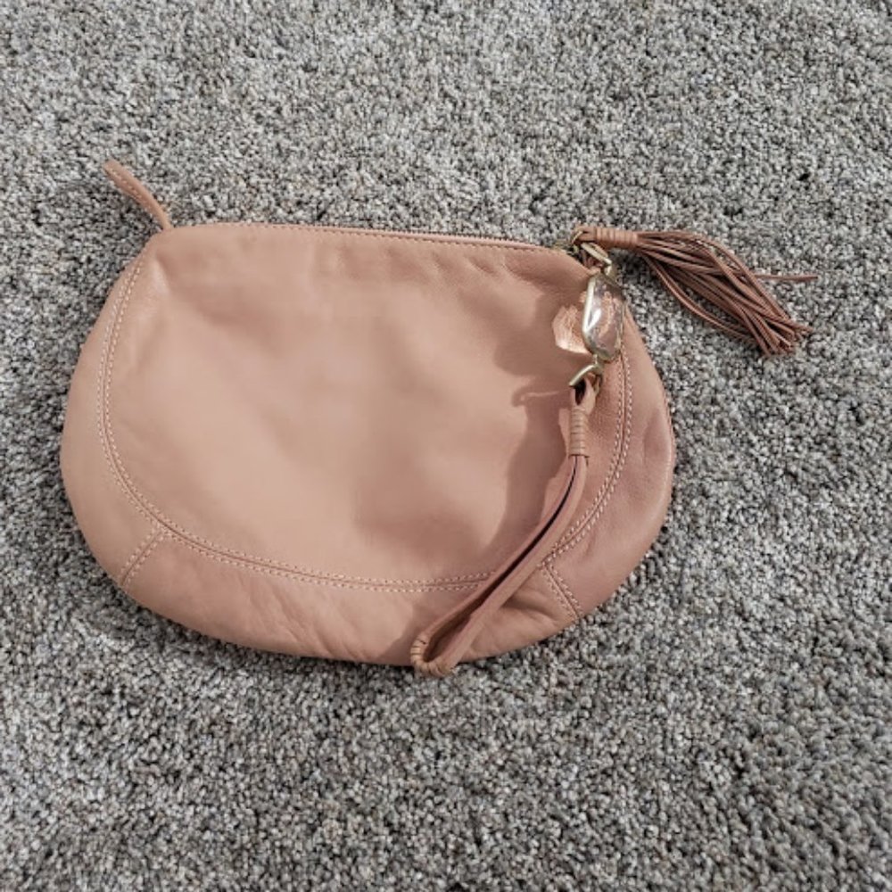 Beautiful clutch/wrist Laundry by Shelli Segal EUC